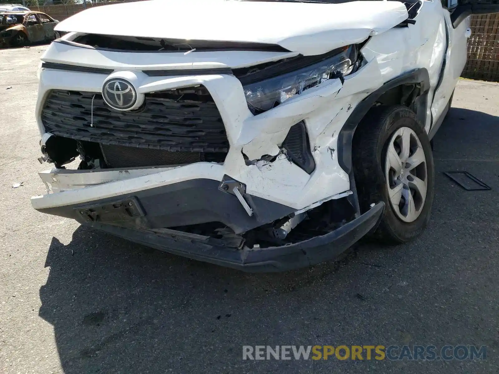 9 Photograph of a damaged car JTMH1RFV8KD027739 TOYOTA RAV4 2019