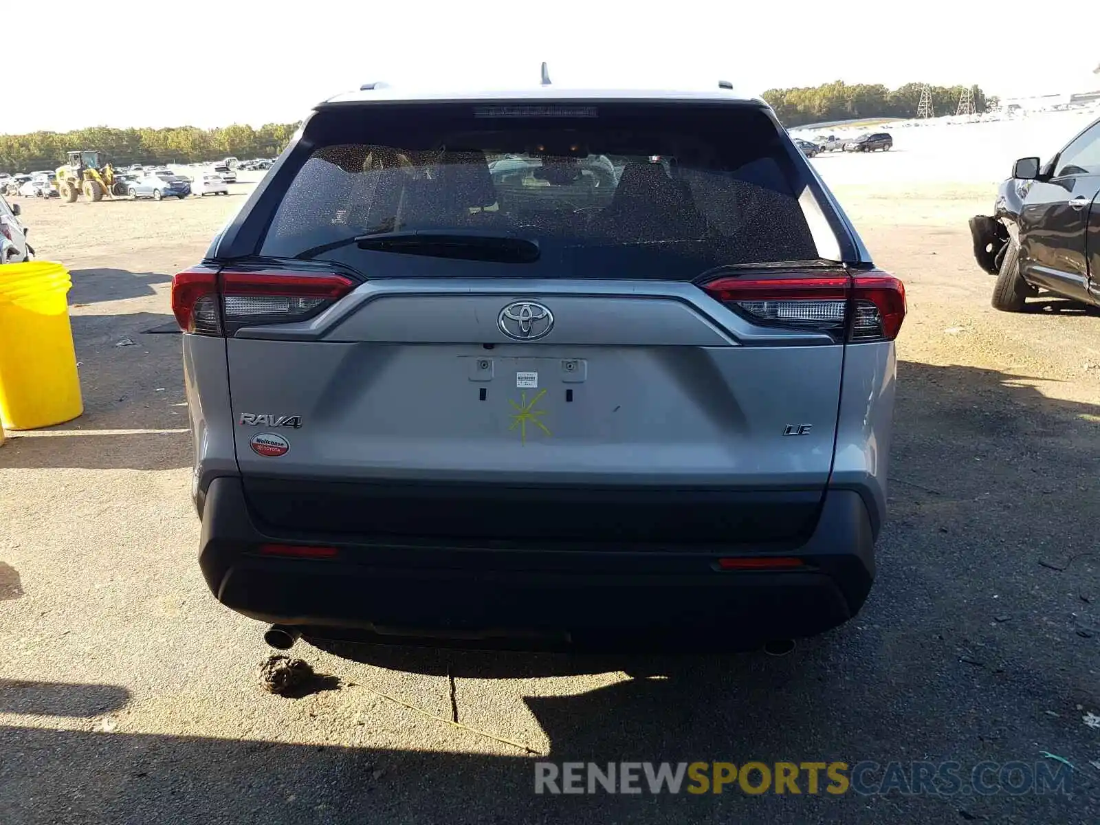 9 Photograph of a damaged car JTMH1RFV8KD500006 TOYOTA RAV4 2019