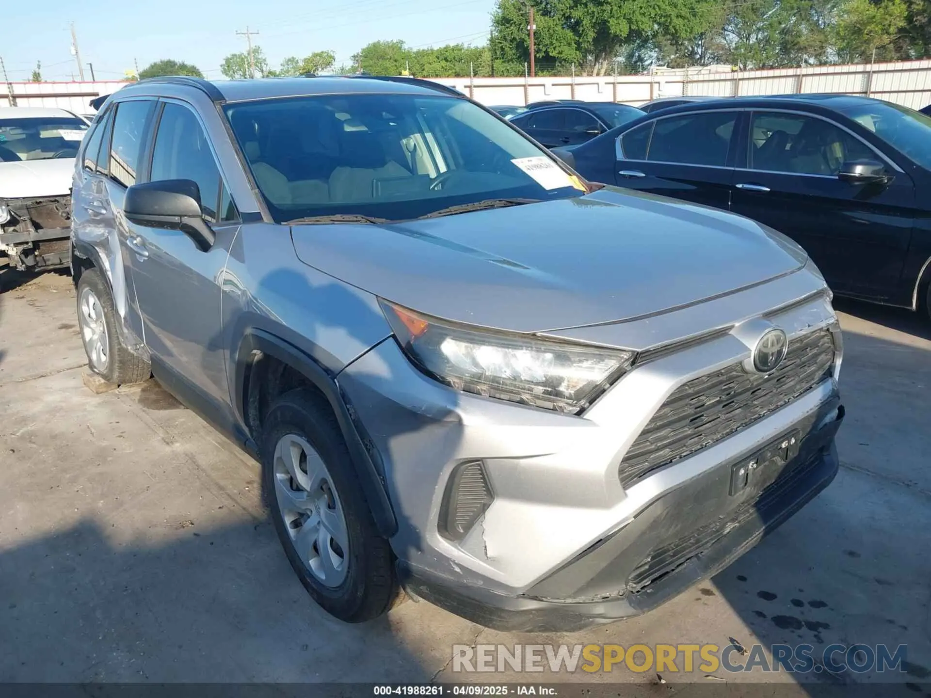 1 Photograph of a damaged car JTMH1RFV8KD506999 TOYOTA RAV4 2019