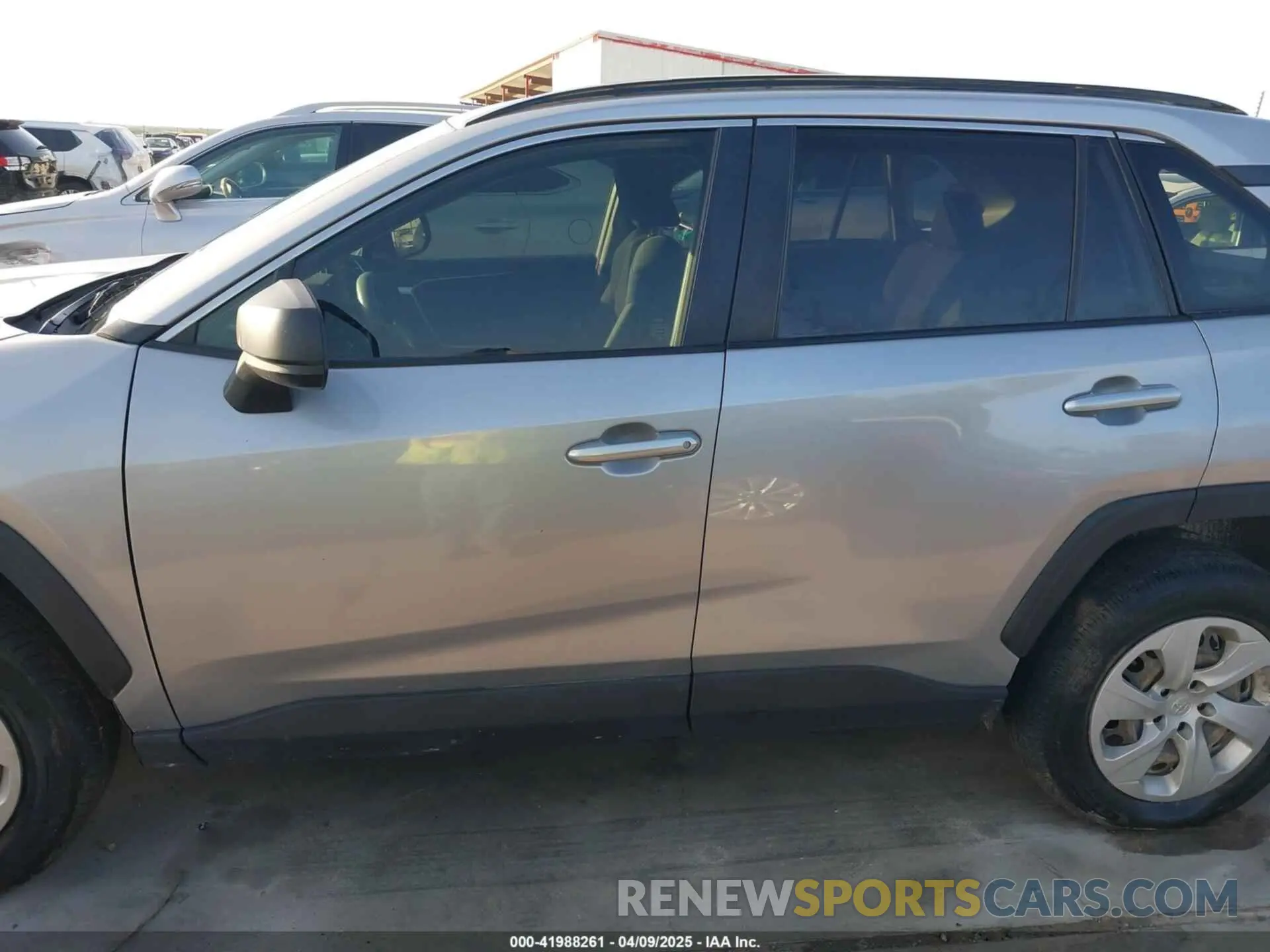 15 Photograph of a damaged car JTMH1RFV8KD506999 TOYOTA RAV4 2019
