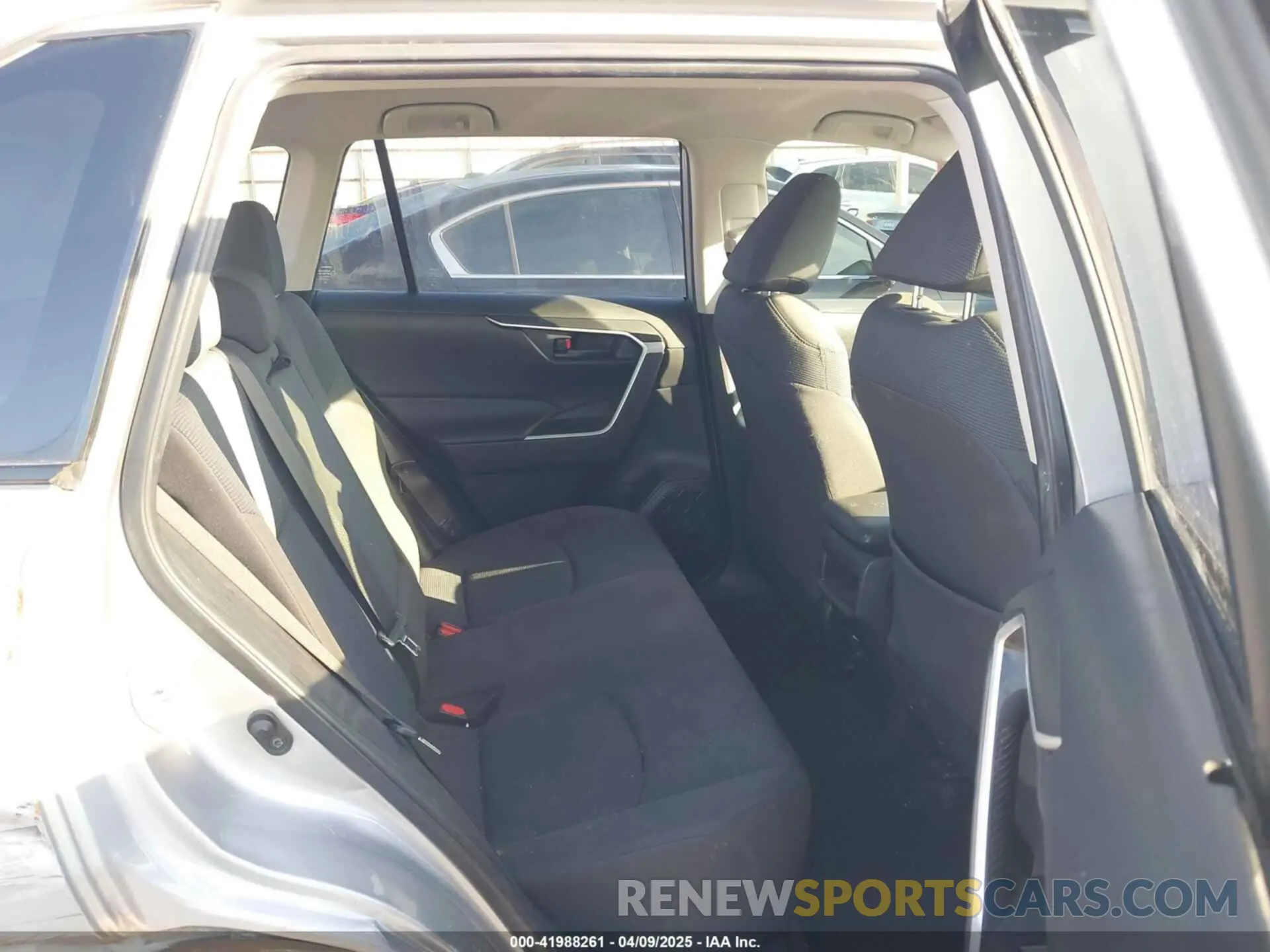 8 Photograph of a damaged car JTMH1RFV8KD506999 TOYOTA RAV4 2019