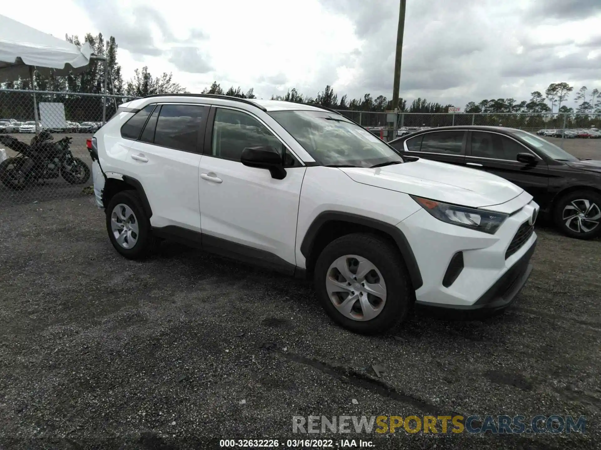 1 Photograph of a damaged car JTMH1RFV8KJ011252 TOYOTA RAV4 2019