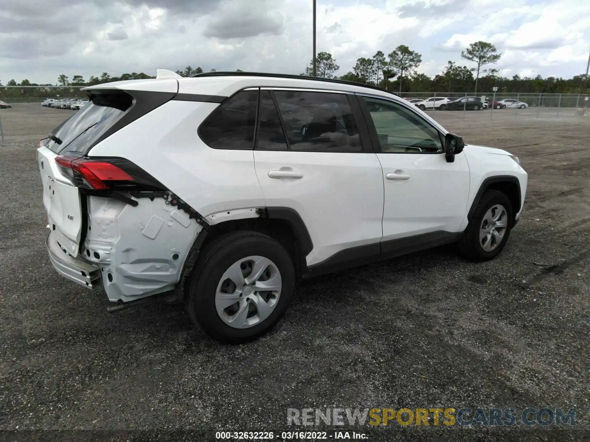 4 Photograph of a damaged car JTMH1RFV8KJ011252 TOYOTA RAV4 2019