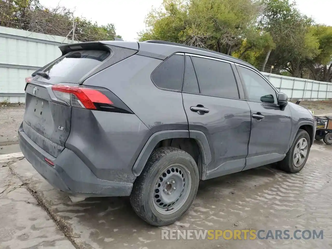 3 Photograph of a damaged car JTMH1RFV8KJ016497 TOYOTA RAV4 2019