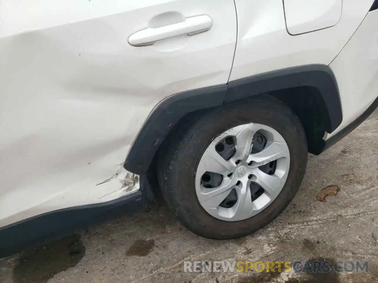 9 Photograph of a damaged car JTMH1RFV9KD008990 TOYOTA RAV4 2019