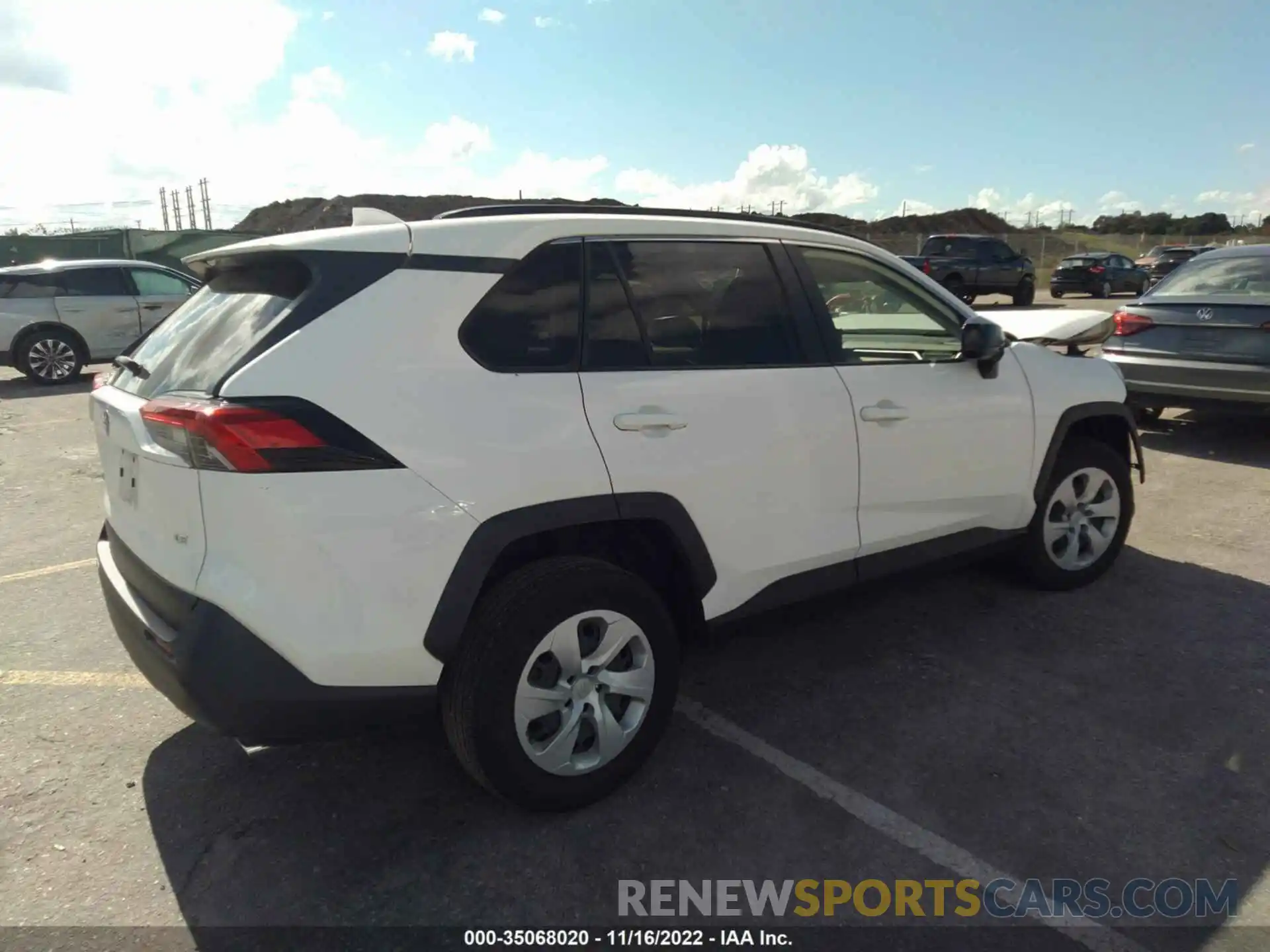 4 Photograph of a damaged car JTMH1RFV9KD514349 TOYOTA RAV4 2019