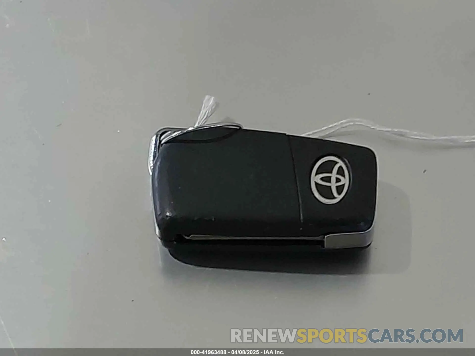 11 Photograph of a damaged car JTMH1RFVXKD036880 TOYOTA RAV4 2019