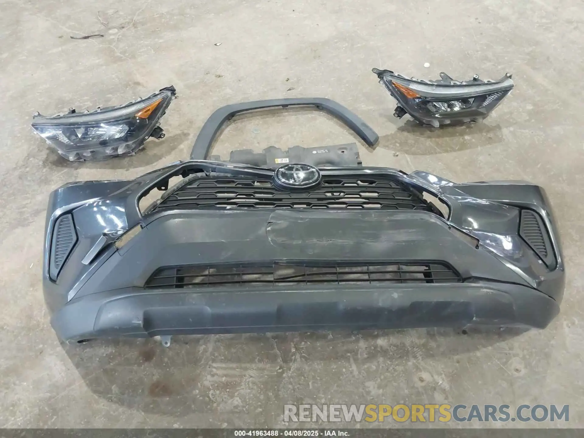 12 Photograph of a damaged car JTMH1RFVXKD036880 TOYOTA RAV4 2019
