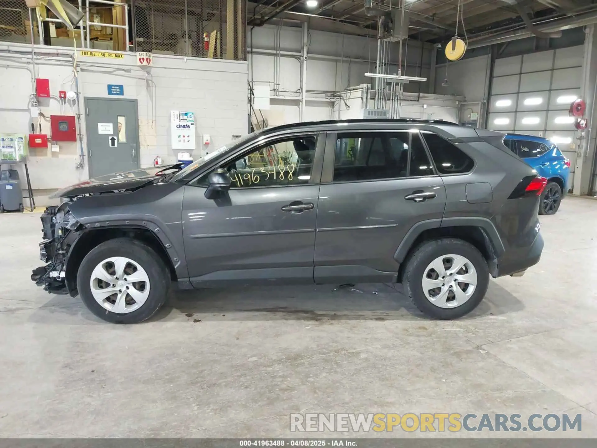 15 Photograph of a damaged car JTMH1RFVXKD036880 TOYOTA RAV4 2019