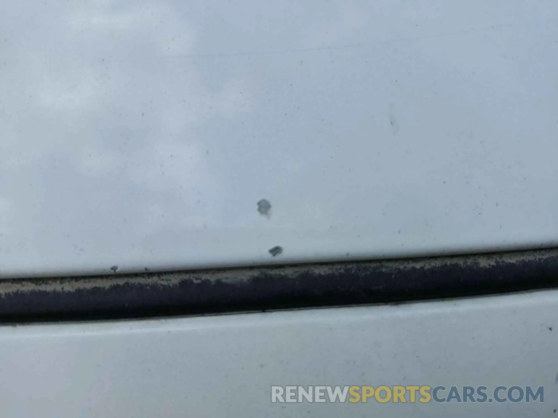 1 Photograph of a damaged car JTMH1RFVXKJ005467 TOYOTA RAV4 2019