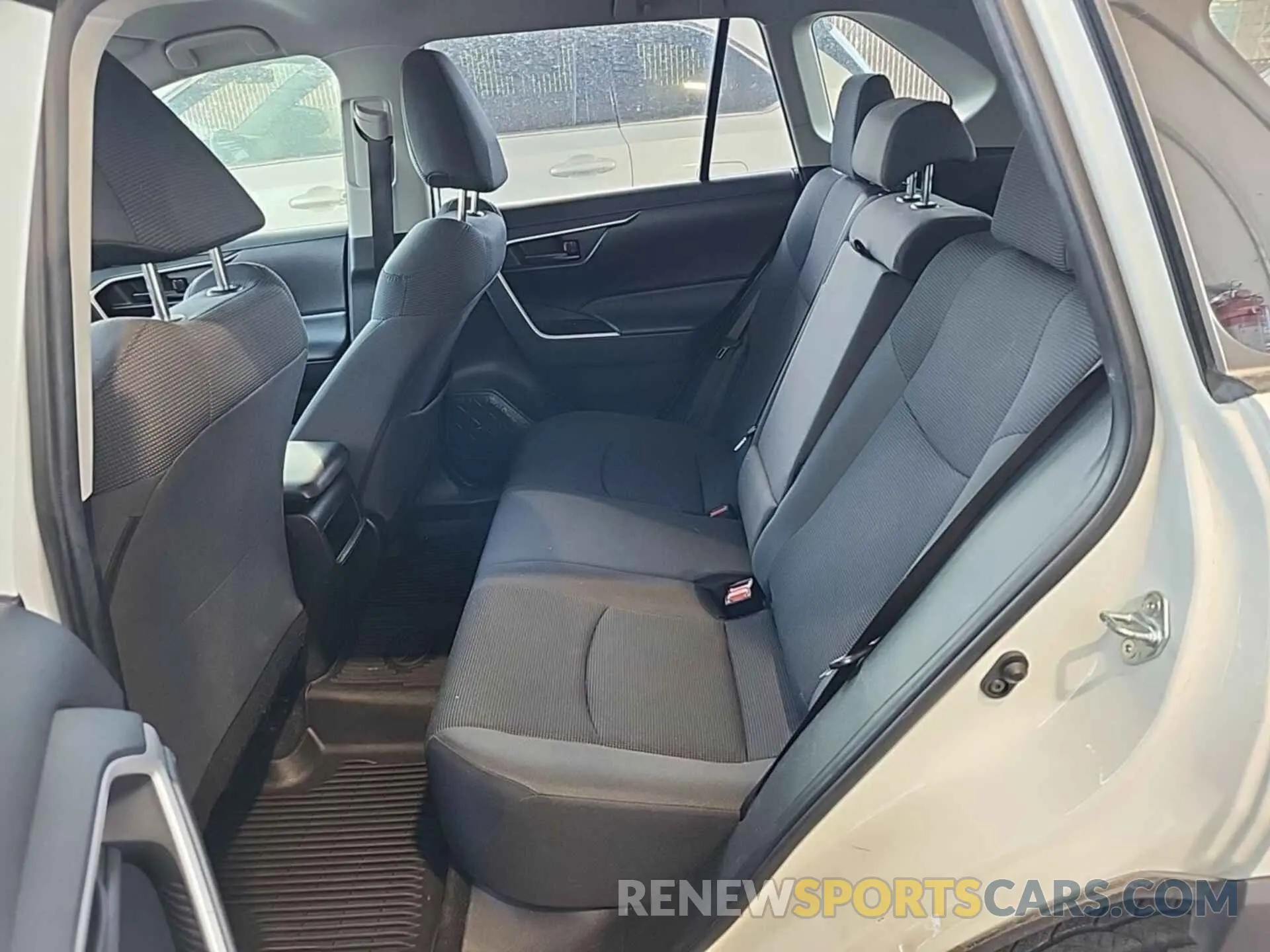 12 Photograph of a damaged car JTMH1RFVXKJ005467 TOYOTA RAV4 2019