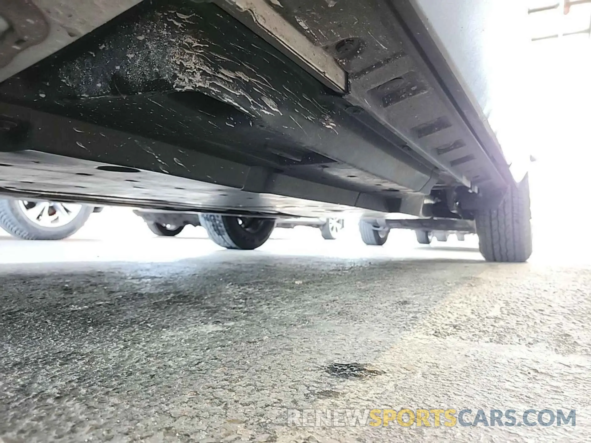 6 Photograph of a damaged car JTMH1RFVXKJ005467 TOYOTA RAV4 2019