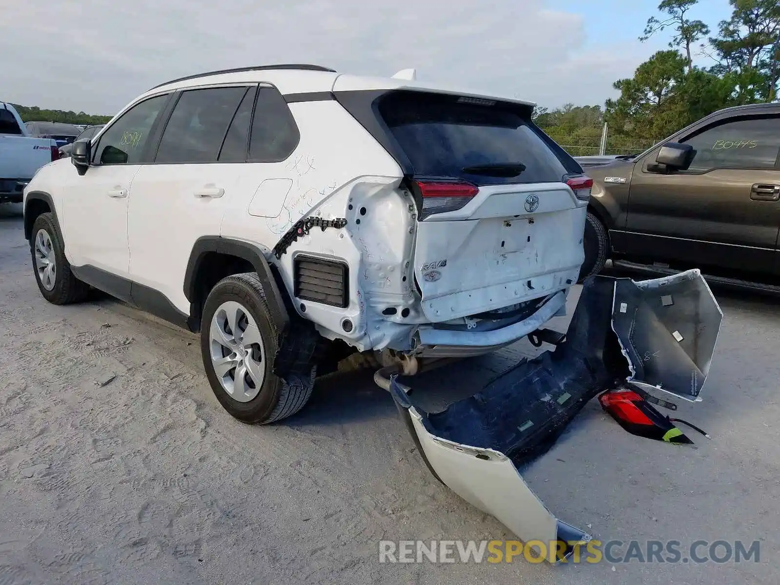 3 Photograph of a damaged car JTMH1RFVXKJ006411 TOYOTA RAV4 2019