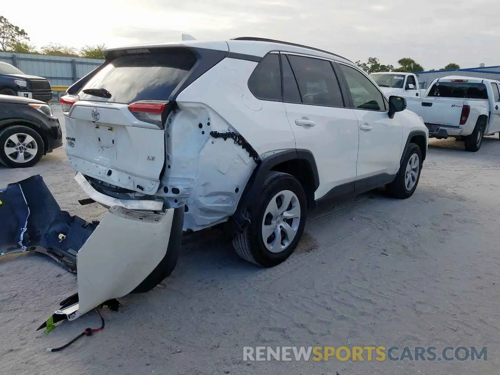 4 Photograph of a damaged car JTMH1RFVXKJ006411 TOYOTA RAV4 2019