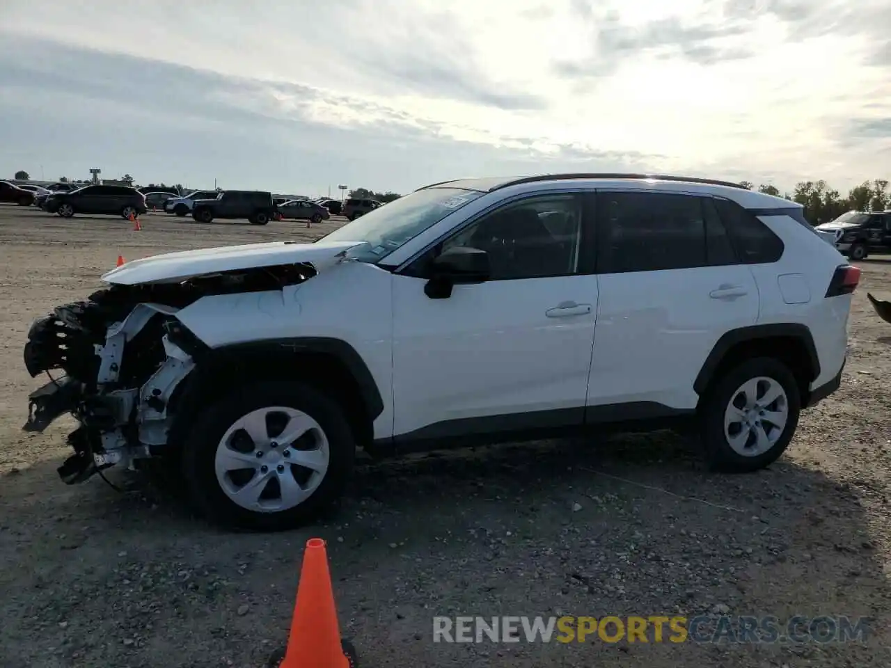 1 Photograph of a damaged car JTMH1RFVXKJ009521 TOYOTA RAV4 2019