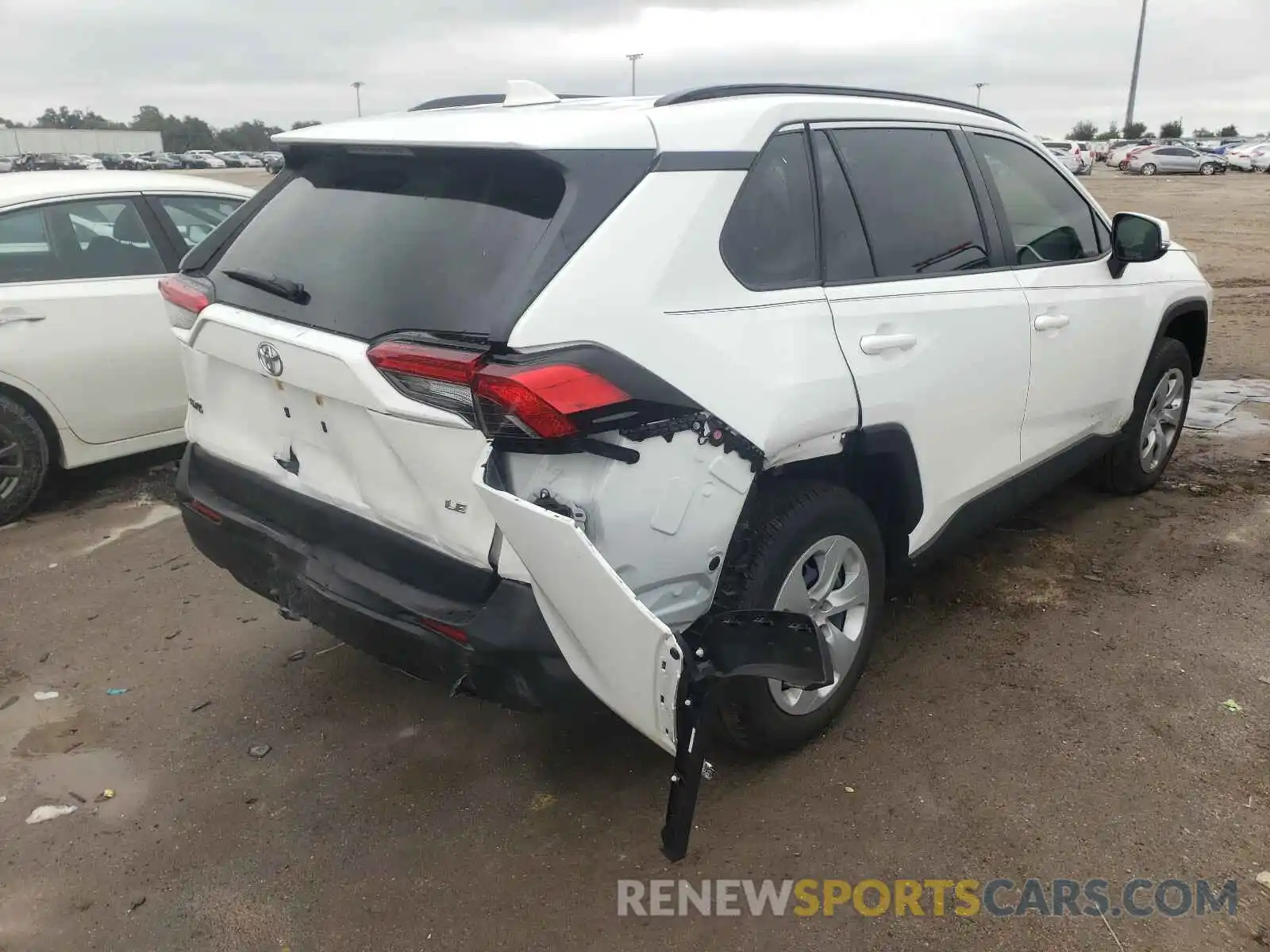 4 Photograph of a damaged car JTMK1RFV0KD029846 TOYOTA RAV4 2019