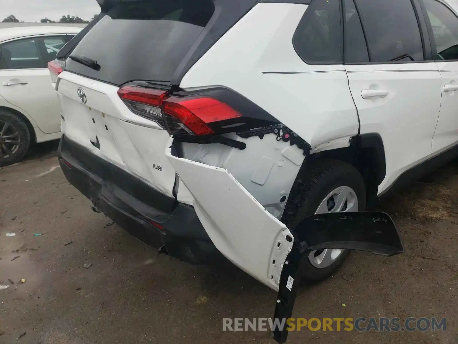 9 Photograph of a damaged car JTMK1RFV0KD029846 TOYOTA RAV4 2019