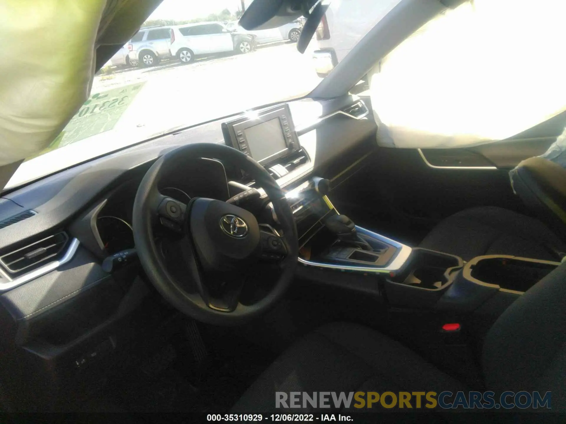 5 Photograph of a damaged car JTMK1RFV0KD038580 TOYOTA RAV4 2019