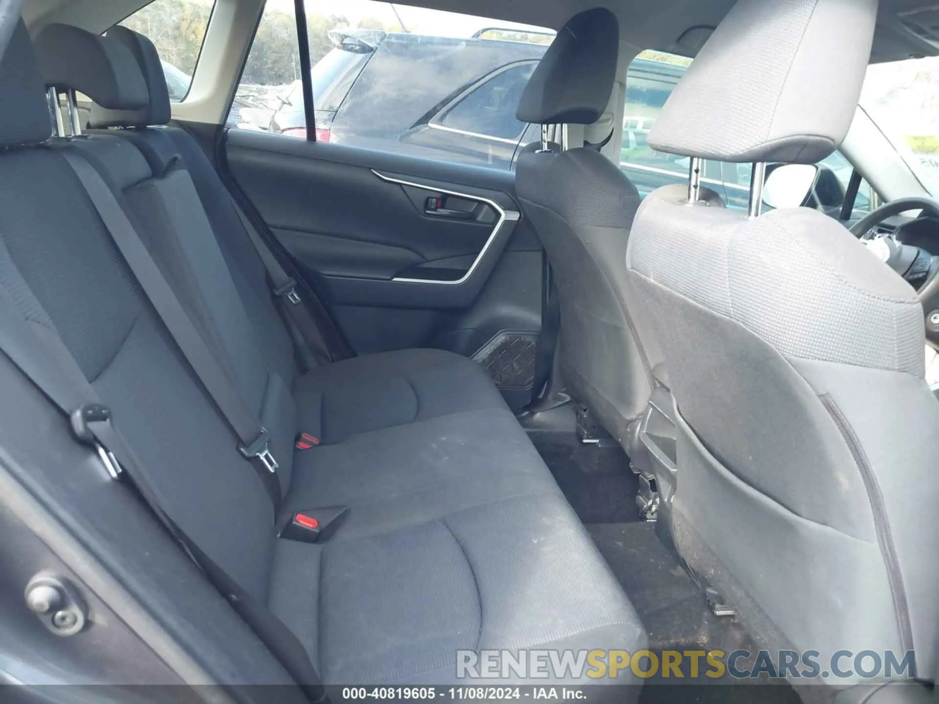 8 Photograph of a damaged car JTMK1RFV0KJ012787 TOYOTA RAV4 2019