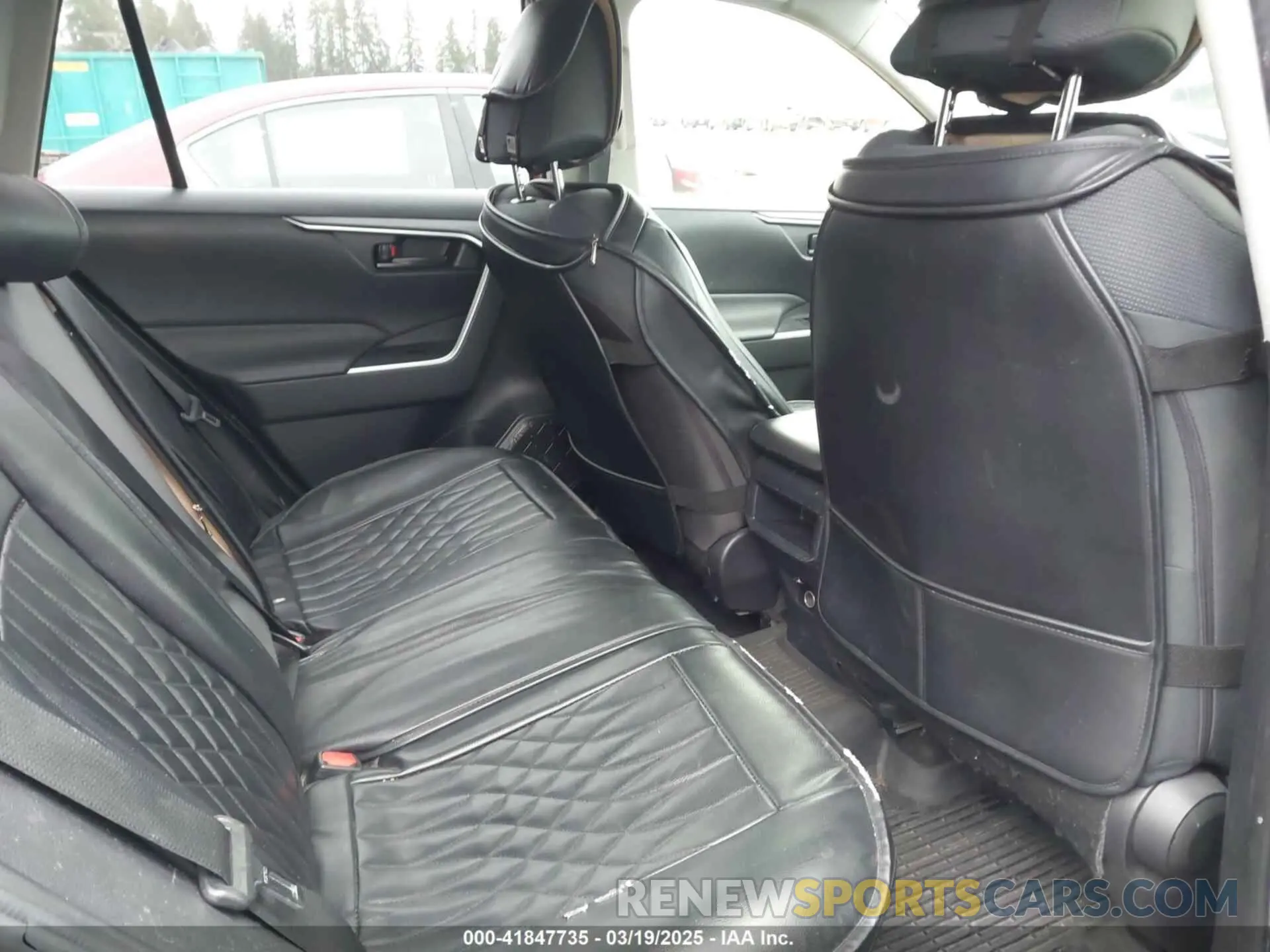8 Photograph of a damaged car JTMK1RFV1KD002199 TOYOTA RAV4 2019