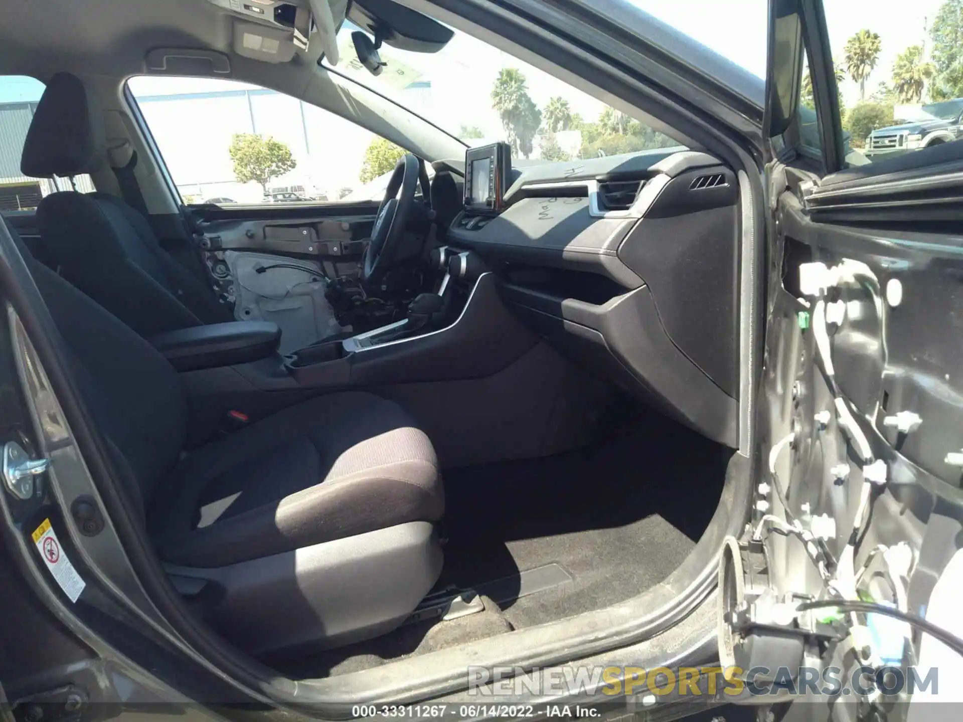 5 Photograph of a damaged car JTMK1RFV1KD009704 TOYOTA RAV4 2019