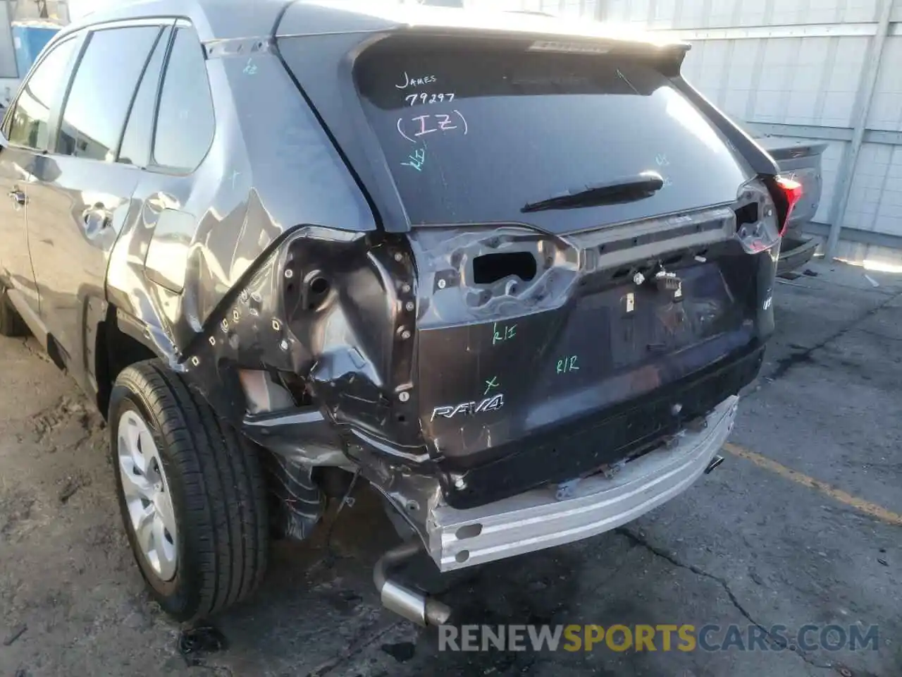 9 Photograph of a damaged car JTMK1RFV2KJ009423 TOYOTA RAV4 2019