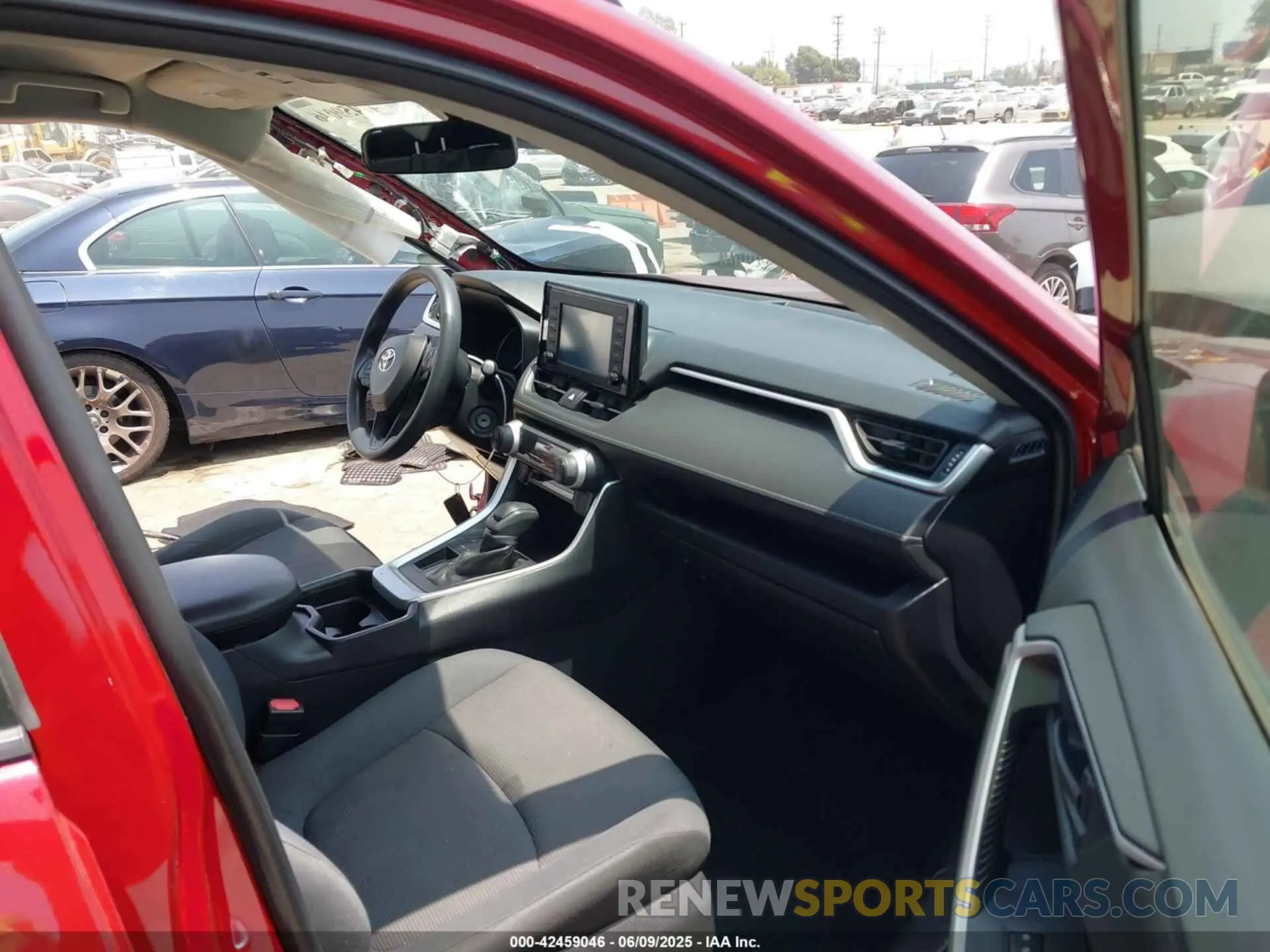 5 Photograph of a damaged car JTMK1RFV4KD025587 TOYOTA RAV4 2019