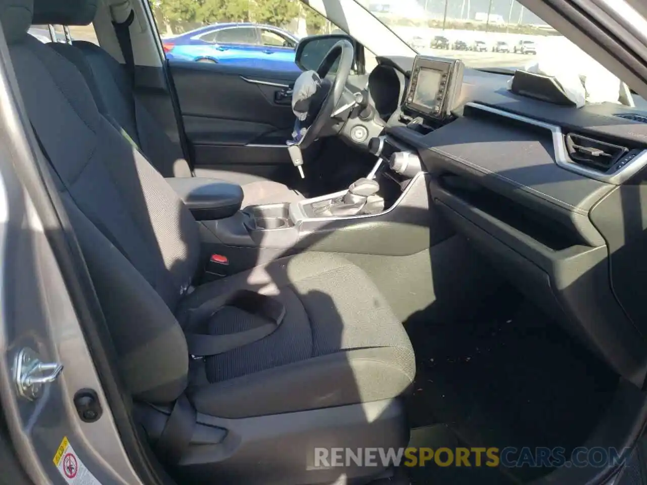 5 Photograph of a damaged car JTMK1RFV7KD022621 TOYOTA RAV4 2019