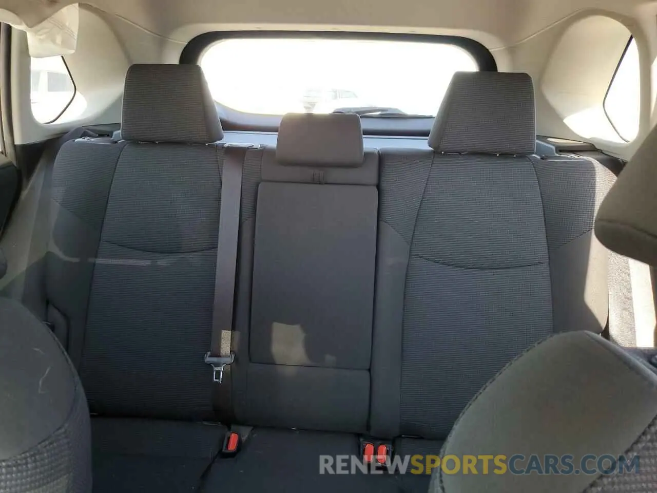 10 Photograph of a damaged car JTMK1RFVXKJ013834 TOYOTA RAV4 2019