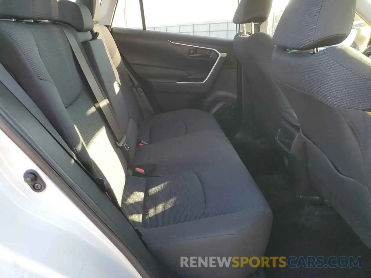 12 Photograph of a damaged car JTMK1RFVXKJ013834 TOYOTA RAV4 2019