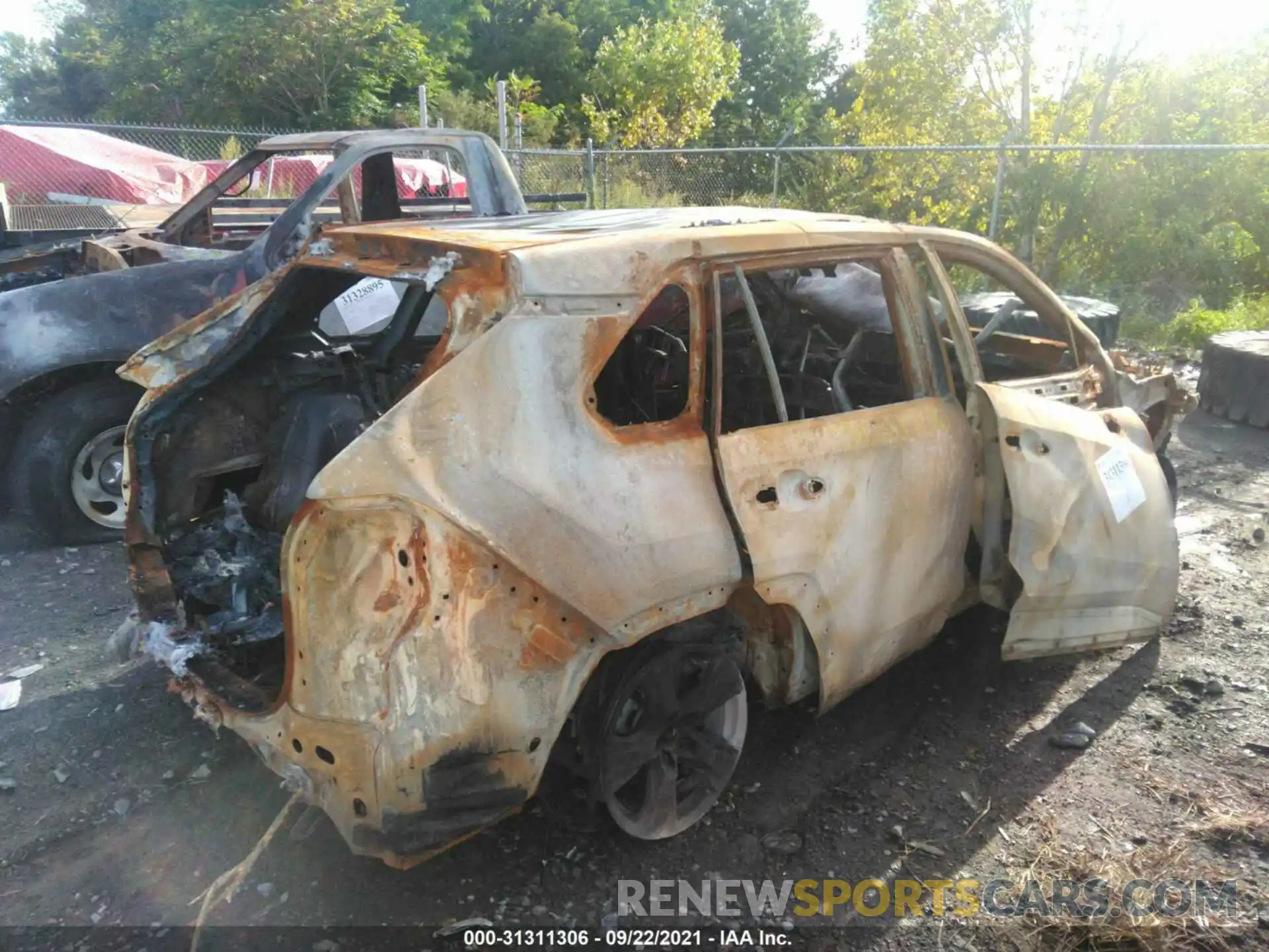 4 Photograph of a damaged car JTMLWRFVXKD021520 TOYOTA RAV4 2019