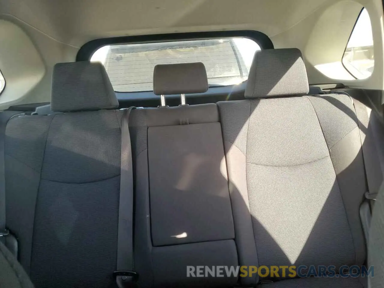 10 Photograph of a damaged car JTMLWRFVXKJ010096 TOYOTA RAV4 2019