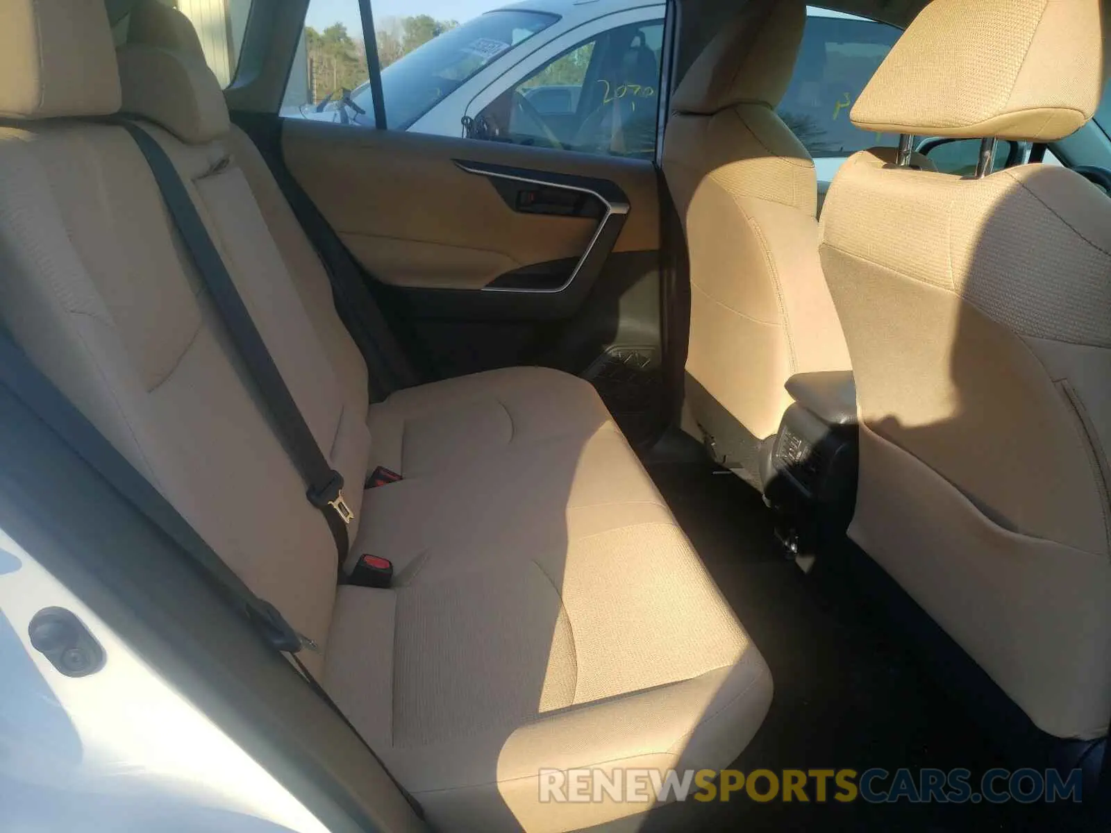 6 Photograph of a damaged car JTMMWRFV0KD010644 TOYOTA RAV4 2019