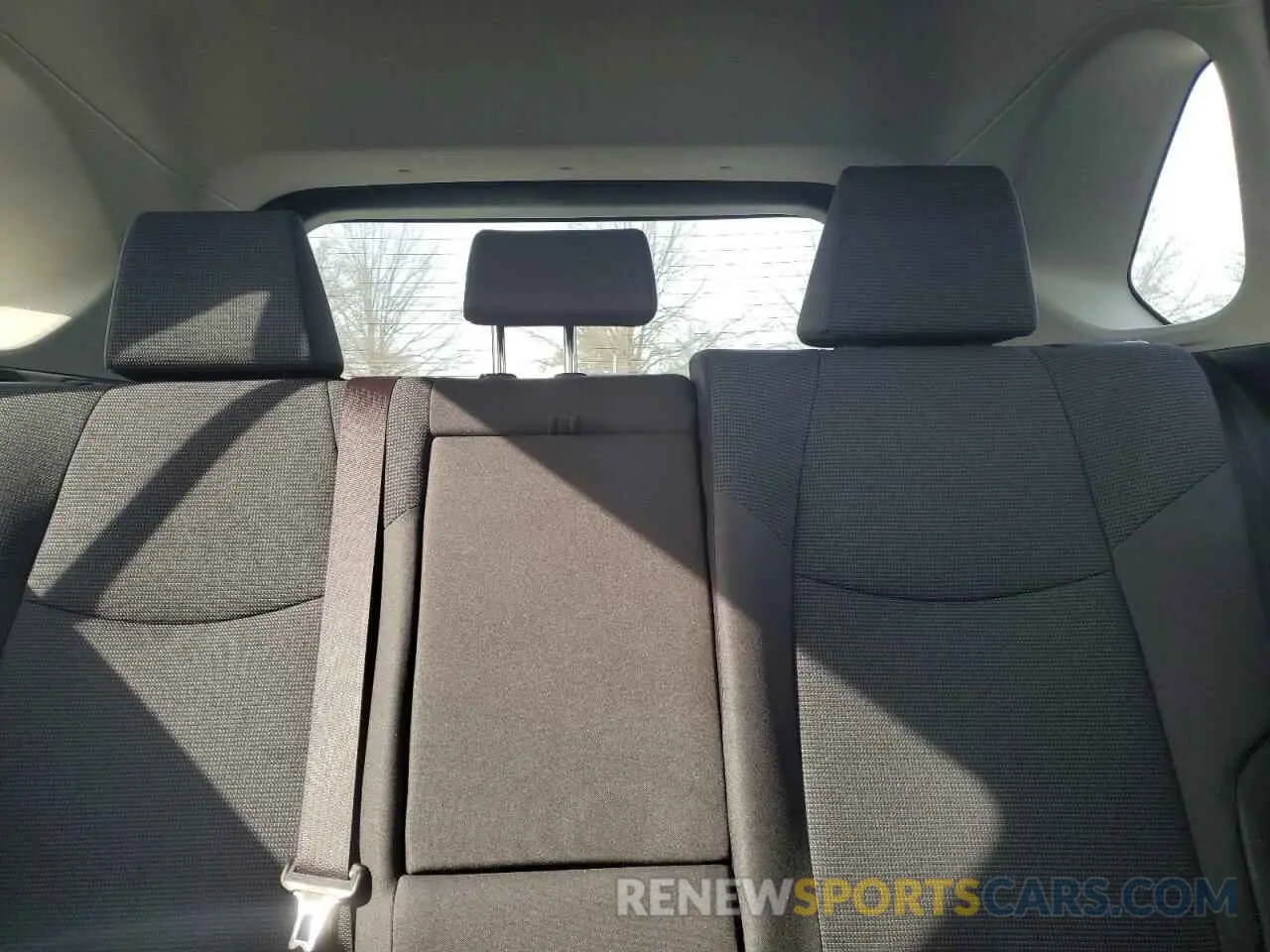 10 Photograph of a damaged car JTMMWRFV3KD026644 TOYOTA RAV4 2019