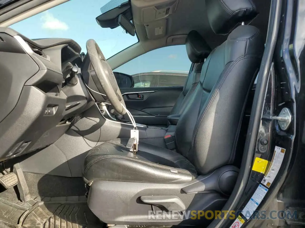 7 Photograph of a damaged car JTMMWRFV6KD002774 TOYOTA RAV4 2019