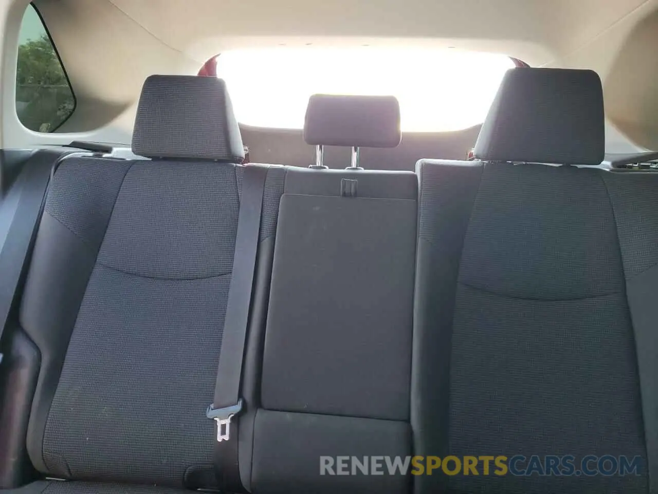 10 Photograph of a damaged car JTMMWRFV9KD005541 TOYOTA RAV4 2019