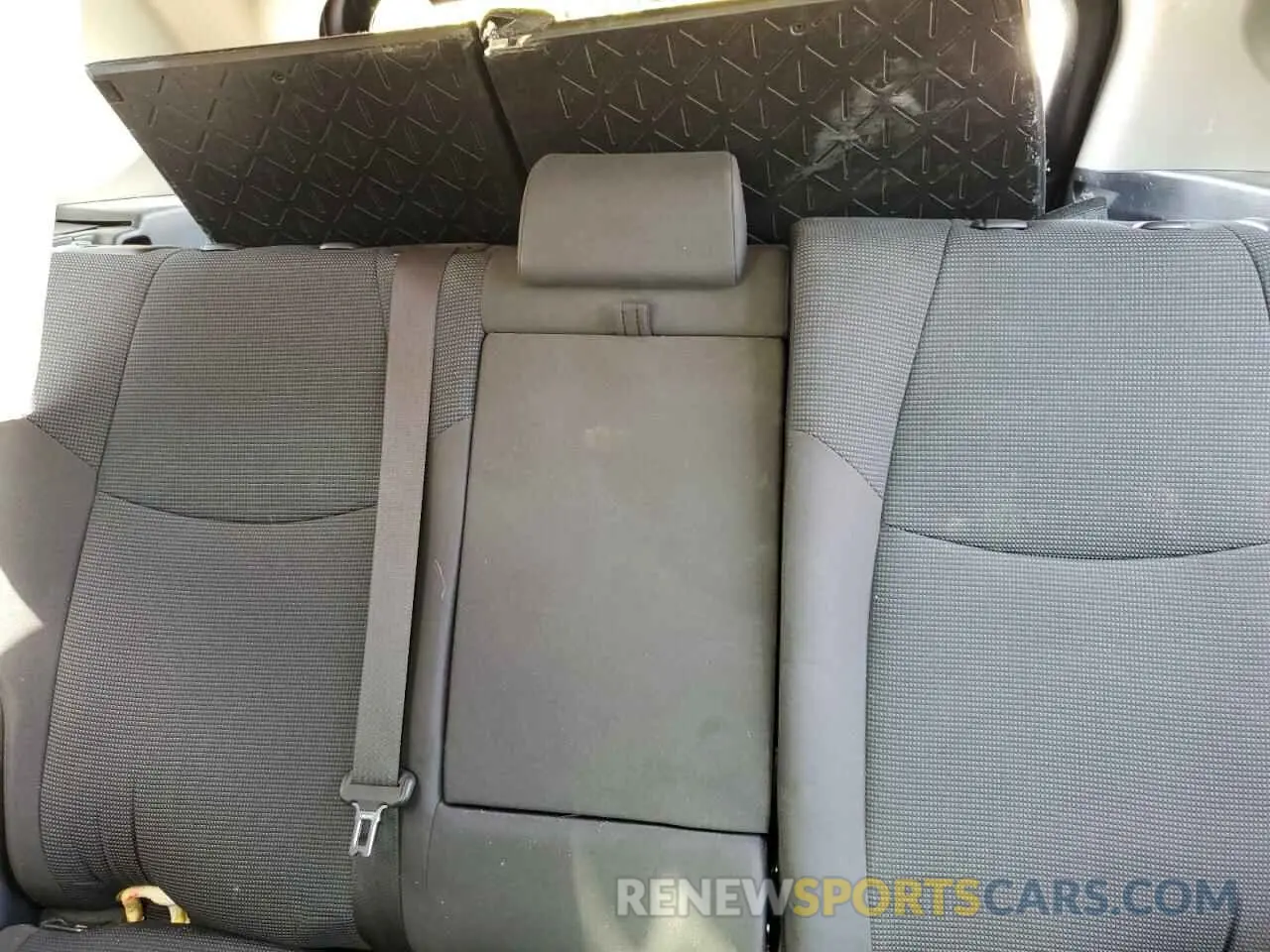 10 Photograph of a damaged car JTMMWRFV9KD026714 TOYOTA RAV4 2019