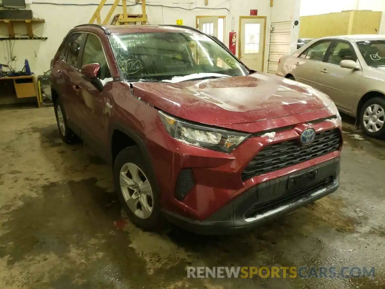 1 Photograph of a damaged car JTMMWRFV9KD031332 TOYOTA RAV4 2019