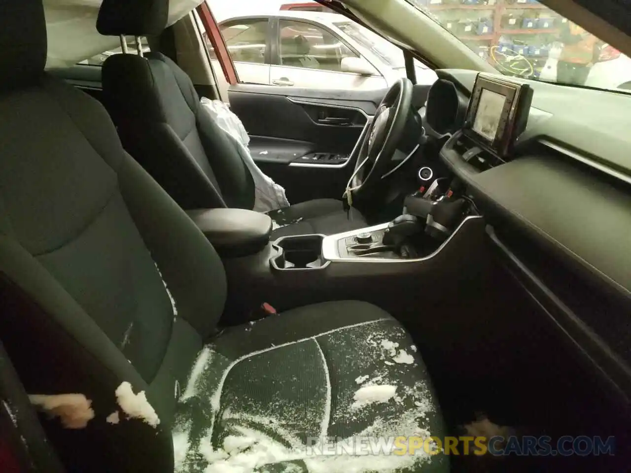 5 Photograph of a damaged car JTMMWRFV9KD031332 TOYOTA RAV4 2019