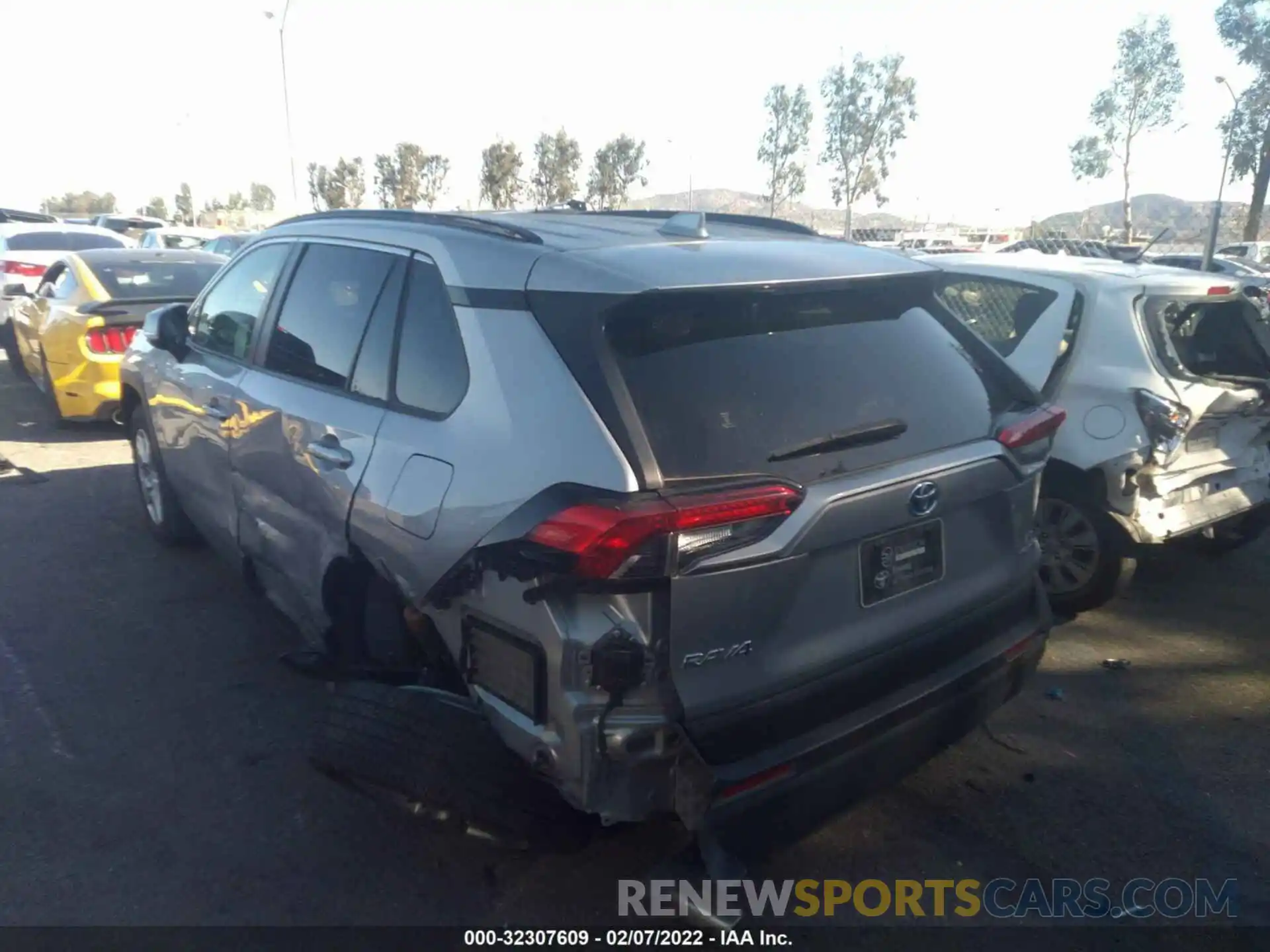 3 Photograph of a damaged car JTMMWRFV9KD503822 TOYOTA RAV4 2019