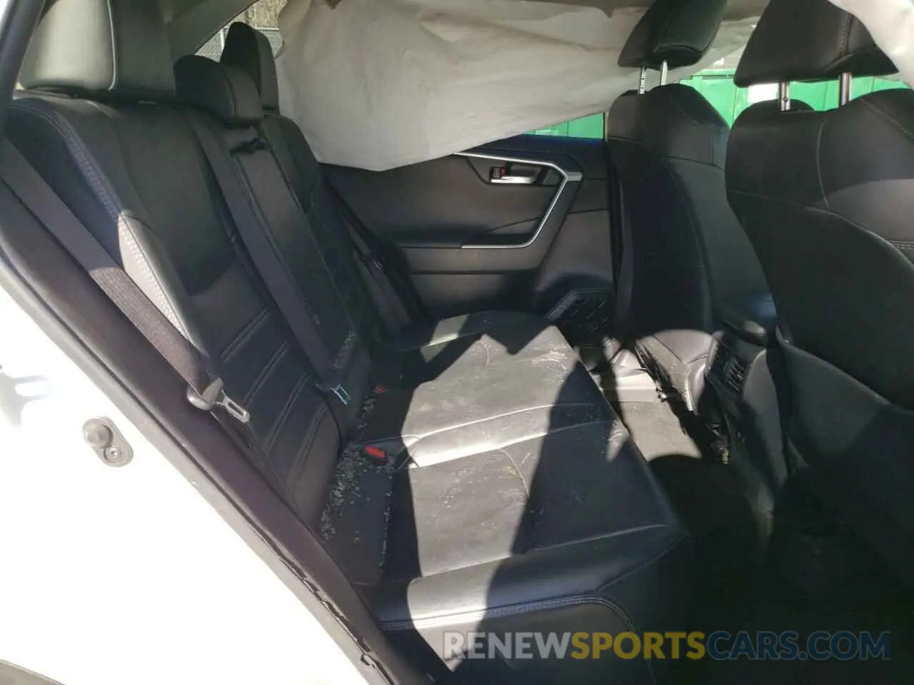 11 Photograph of a damaged car JTMN1RFV0KD014972 TOYOTA RAV4 2019