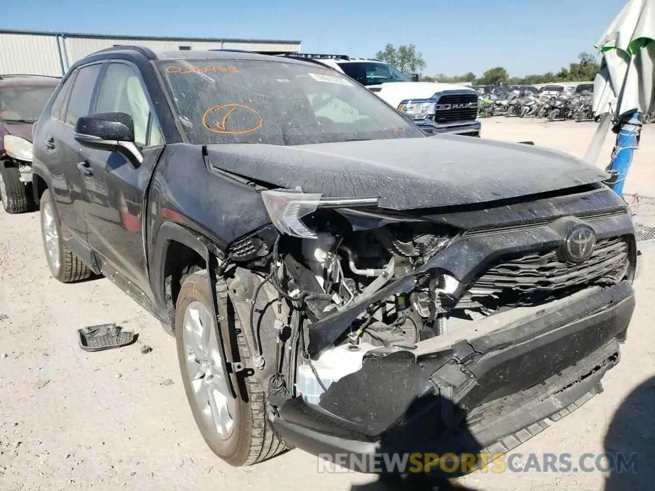 1 Photograph of a damaged car JTMN1RFV0KD036468 TOYOTA RAV4 2019