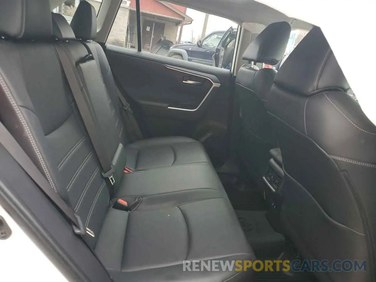 11 Photograph of a damaged car JTMN1RFV0KD512489 TOYOTA RAV4 2019