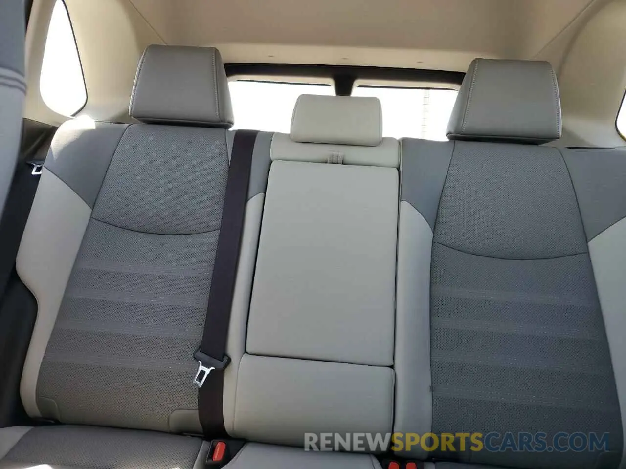 10 Photograph of a damaged car JTMN1RFV0KD516493 TOYOTA RAV4 2019