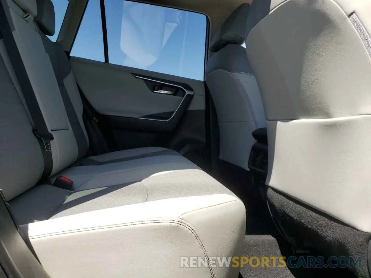 11 Photograph of a damaged car JTMN1RFV0KD516493 TOYOTA RAV4 2019