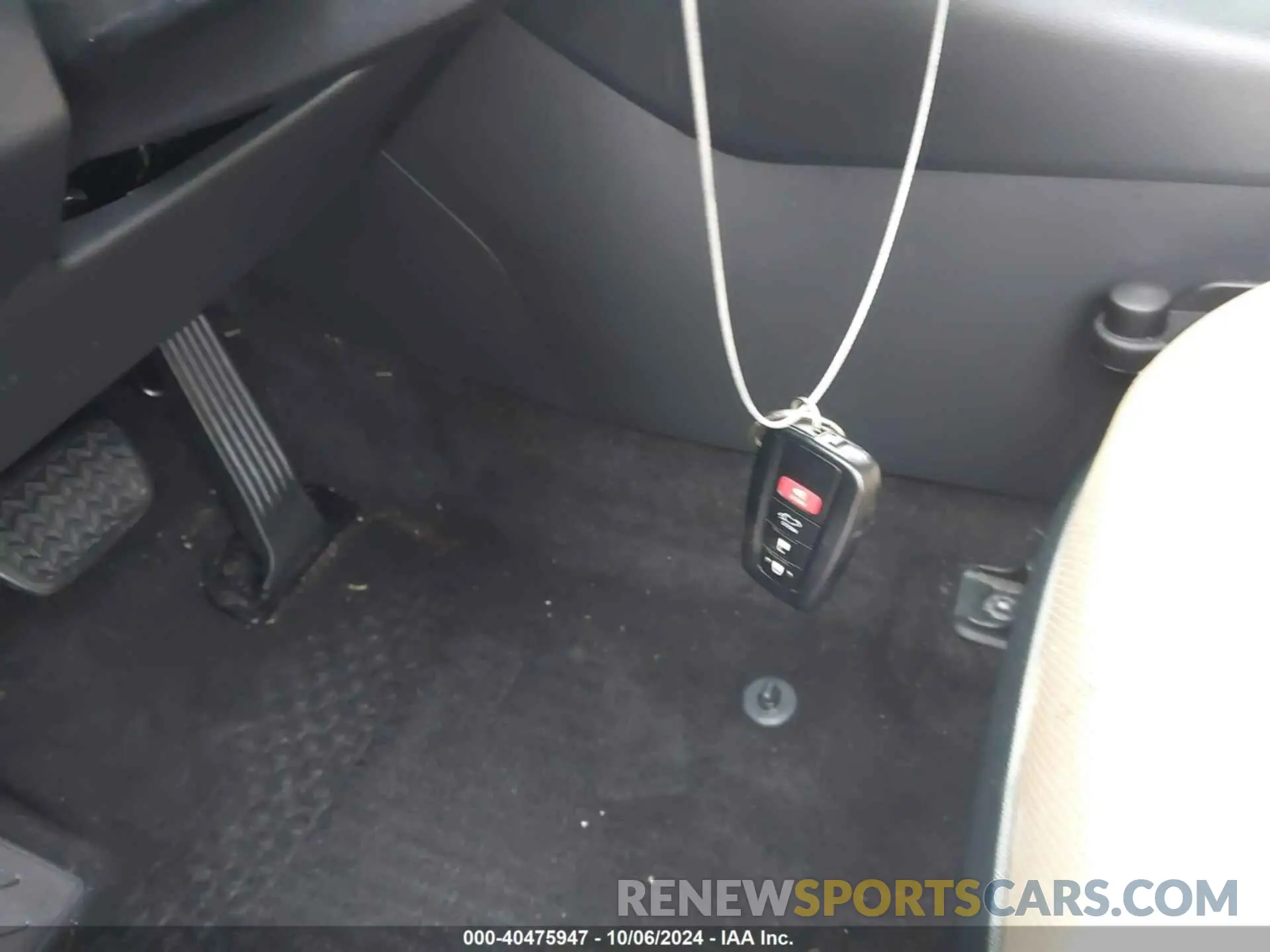 11 Photograph of a damaged car JTMN1RFV1KD501615 TOYOTA RAV4 2019