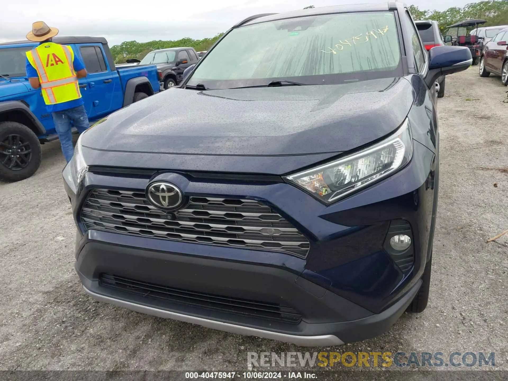 12 Photograph of a damaged car JTMN1RFV1KD501615 TOYOTA RAV4 2019