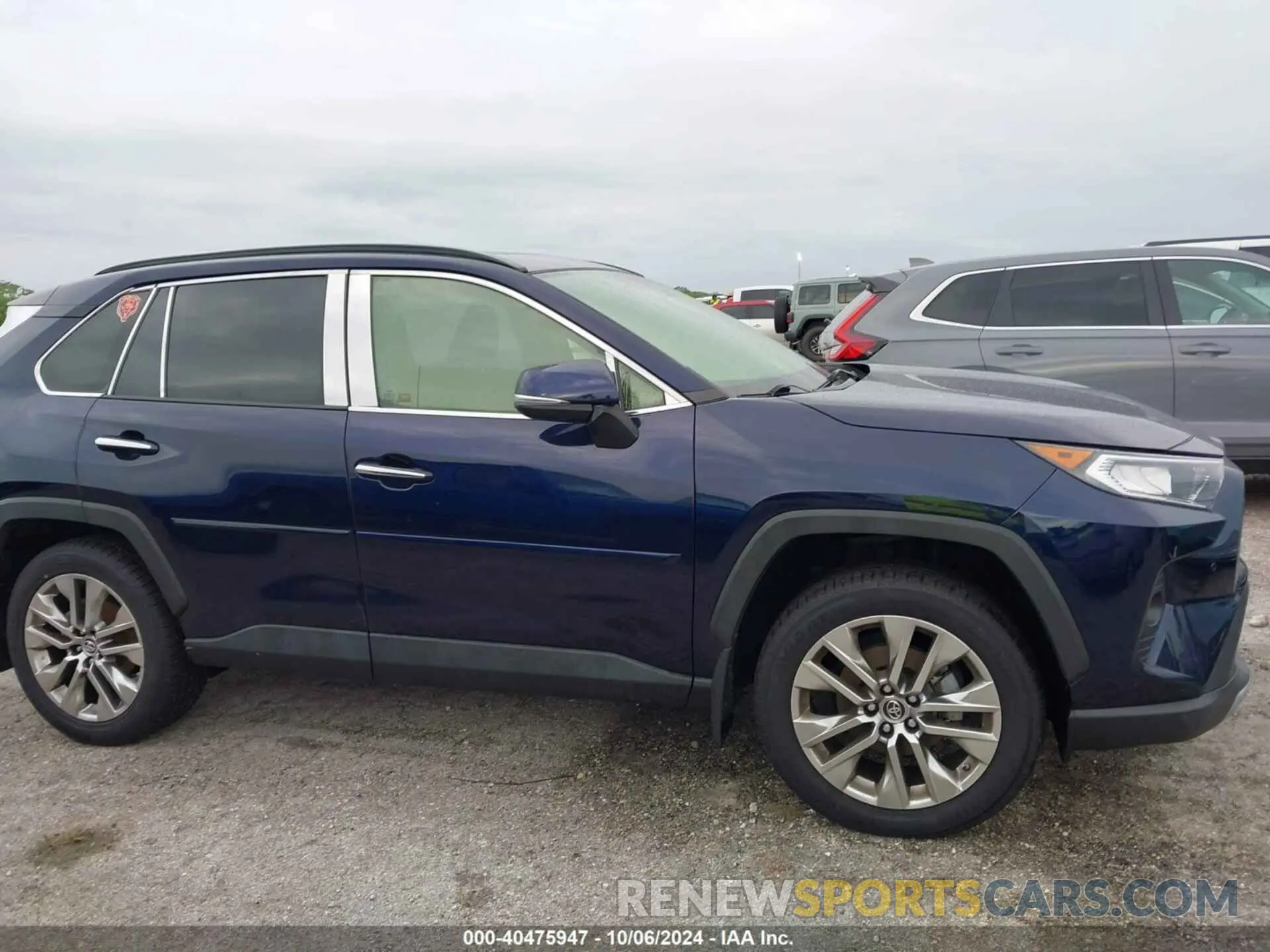13 Photograph of a damaged car JTMN1RFV1KD501615 TOYOTA RAV4 2019