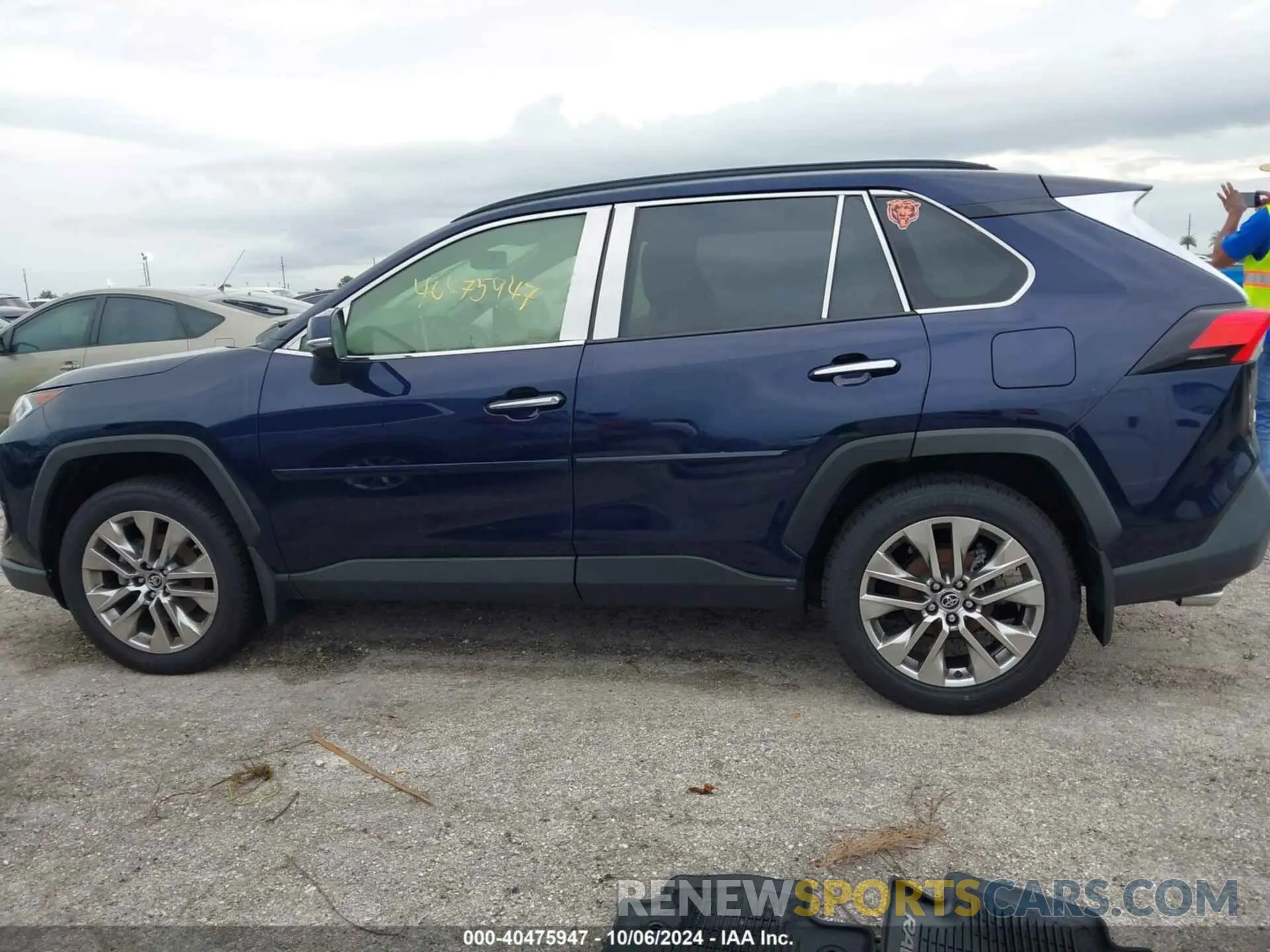 14 Photograph of a damaged car JTMN1RFV1KD501615 TOYOTA RAV4 2019