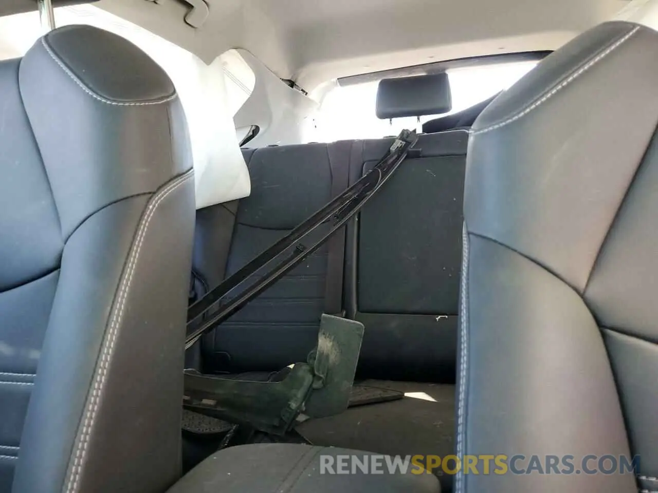 10 Photograph of a damaged car JTMN1RFV1KD510346 TOYOTA RAV4 2019